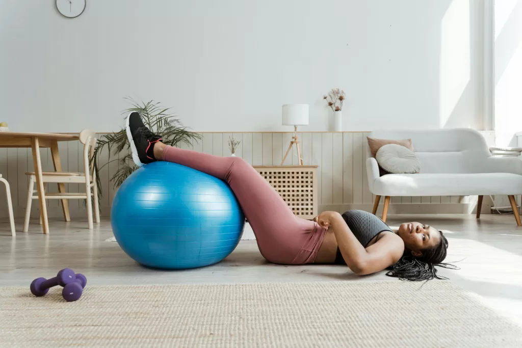 Bola de Pilates 65cm Muvin Antiestouro: Versatilidade, Segurança e Bem-Estar para Todos os Estilos de Vida